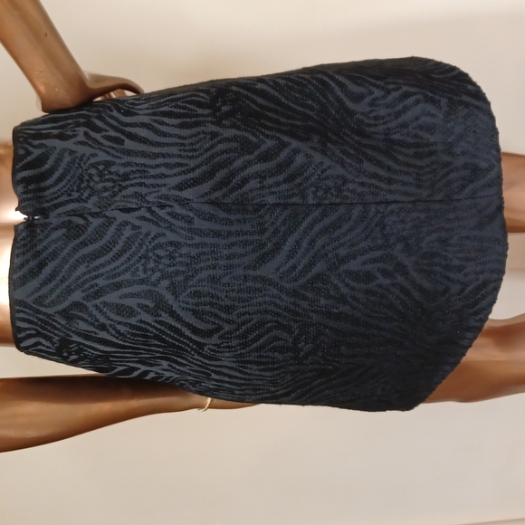 Elie Tahari Zebra Textured High/Low Mini Skirt - Picture 3 of 4